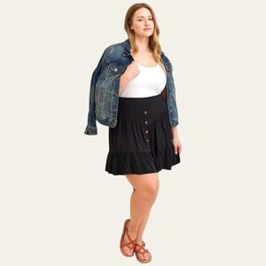 Torrid Plus Size Black button front Tiered Mini Skirt.